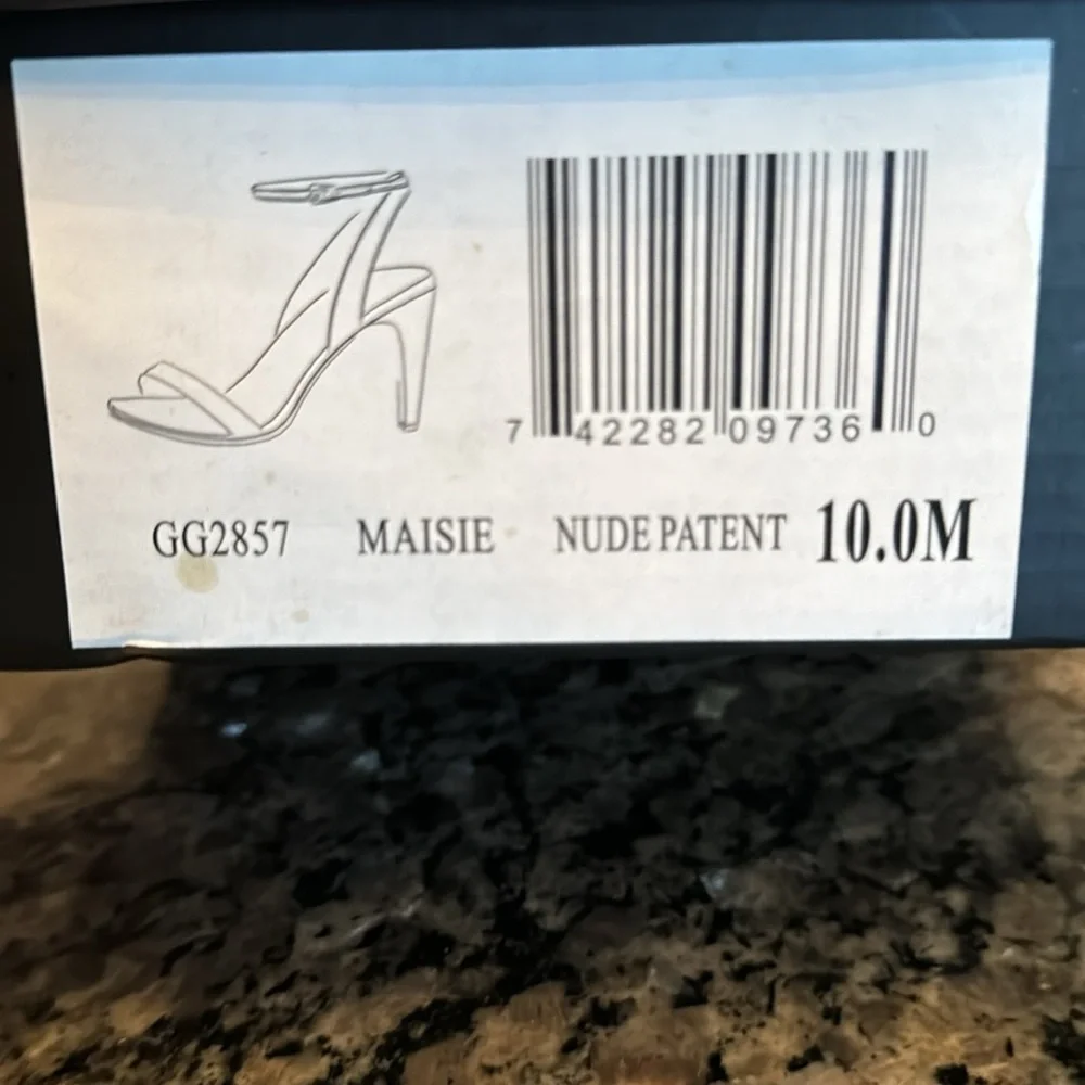 MIA Maisie nude patent leather strappy open toe heel NIB 10